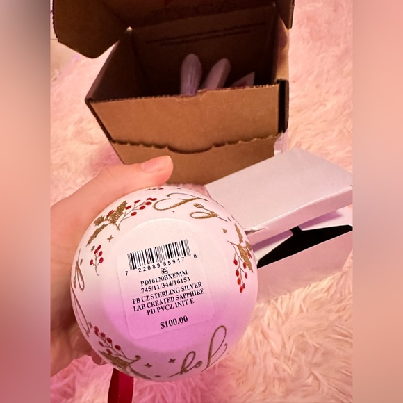 Initial necklace ornament letter E perfect for a Christmas gift 😊 - Picture 4 of 5